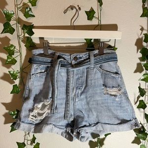 Hollister shorts w/ matching belt